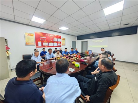 致敬奉獻(xiàn)歲月，溫情送別故人